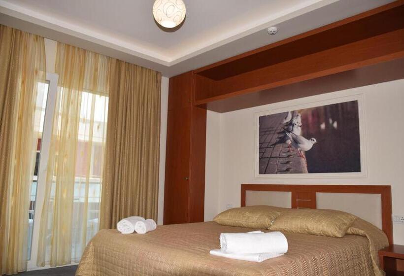 Номер Стандарт Трехместный, Pogradeci 2