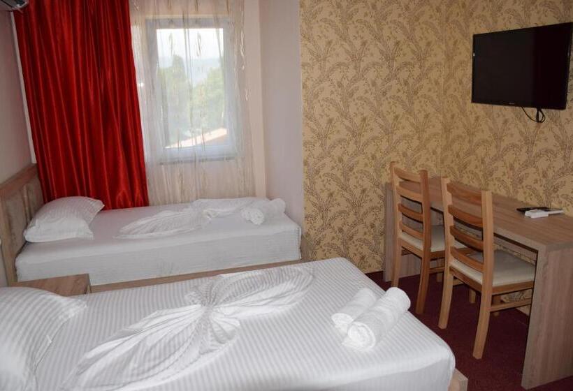 Номер Стандарт Трехместный, Pogradeci 2