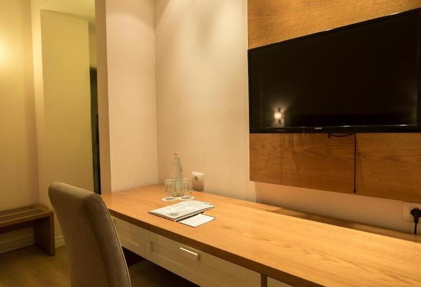 标准间, Royal Hill