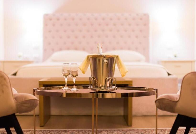 高级大房间, Royal Hill