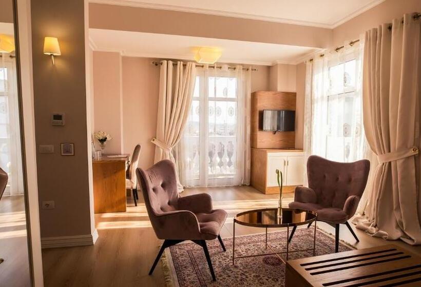 高级大房间, Royal Hill