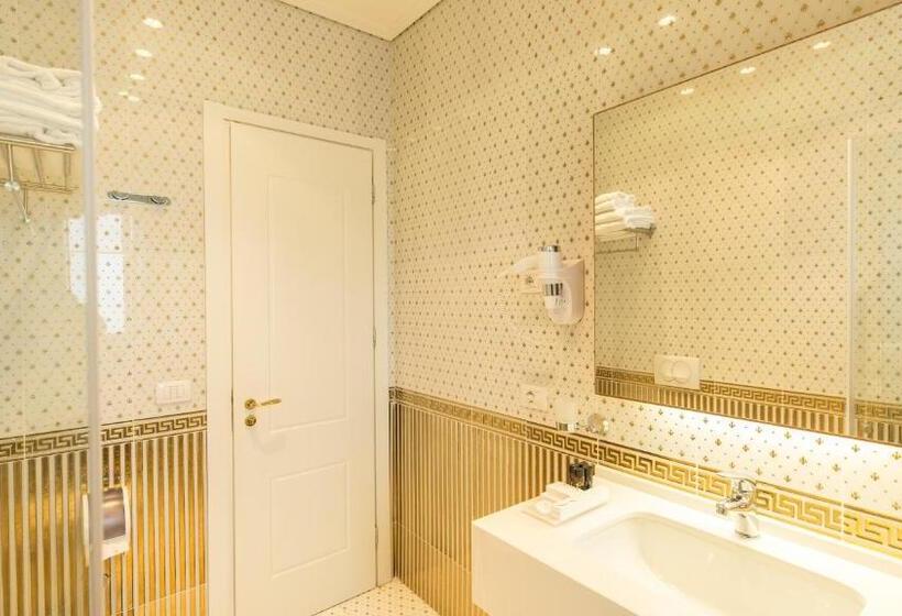 豪华房间, Royal Hill