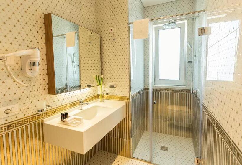 豪华房间, Royal Hill