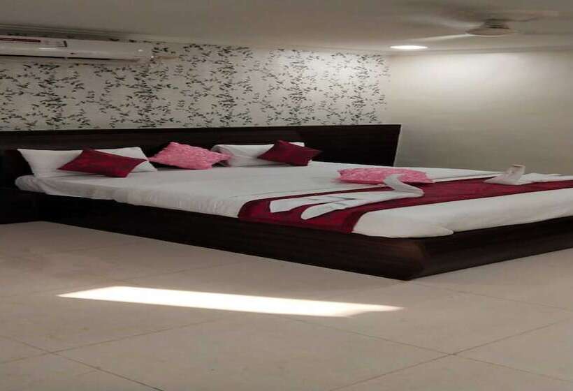 스위트, Sai Sharan Stay Inn