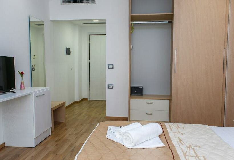 غرفة قياسية مزوَّدة بشُرفة إطلالة جانبية علي البحر, Saranda Palace