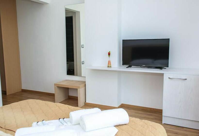 غرفة قياسية مزوَّدة بشُرفة إطلالة جانبية علي البحر, Saranda Palace