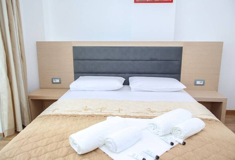 غرفة قياسية مطلّة علي البحر مزوَّدة بشُرفة, Saranda Palace