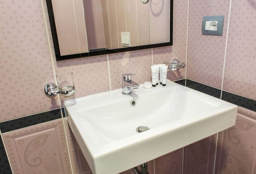 غرفة قياسية مزوَّدة بشُرفة, Saranda Palace