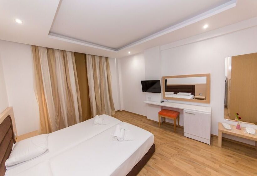 غرفة قياسية مزوَّدة بشُرفة, Saranda Palace