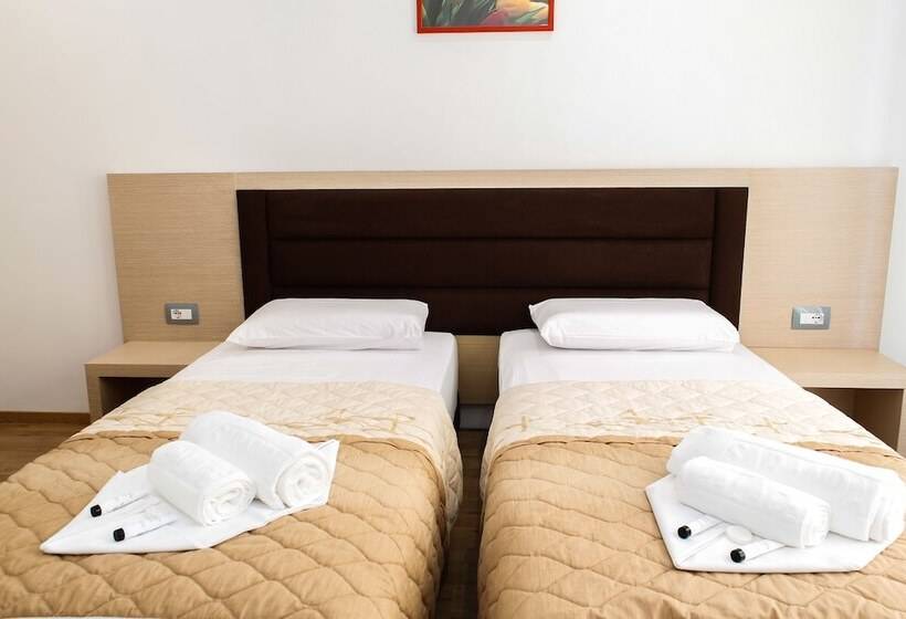 غرفة قياسية مزوَّدة بشُرفة, Saranda Palace