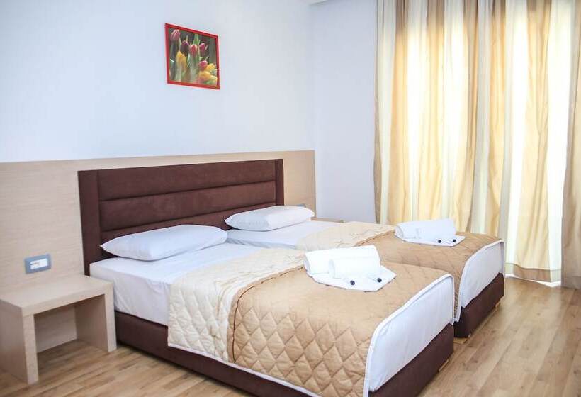 غرفة قياسية مزوَّدة بشُرفة, Saranda Palace