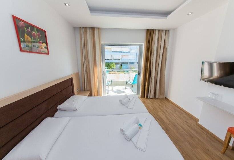 غرفة قياسية ثلاثية مزودة بشرفة, Saranda Palace