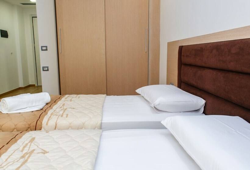 غرفة قياسية ثلاثية مزودة بشرفة, Saranda Palace