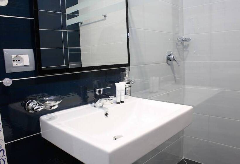 غرفة قياسية مطلّة علي البحر مزوَّدة بشُرفة, Saranda Palace