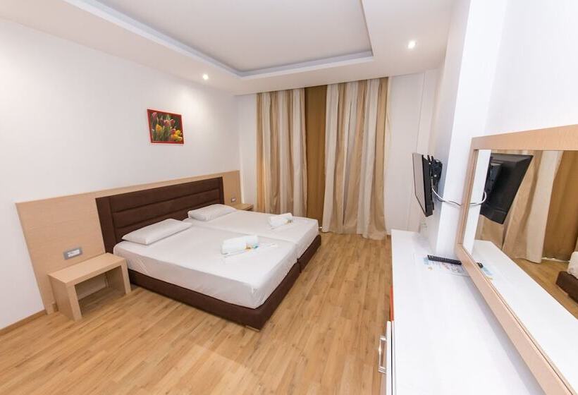 غرفة قياسية مزوَّدة بشُرفة, Saranda Palace