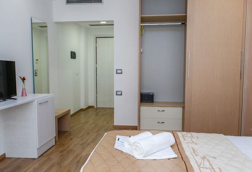 غرفة قياسية مزوَّدة بشُرفة, Saranda Palace