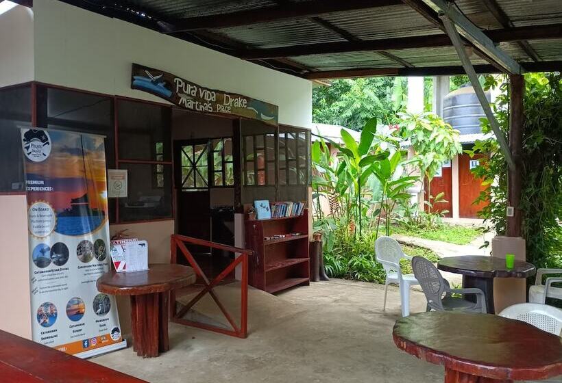 تختخواب در اتاق مشترک, Martinas Place