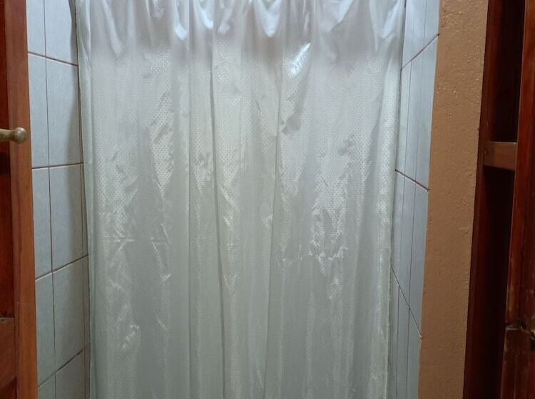 تختخواب در اتاق مشترک, Martinas Place