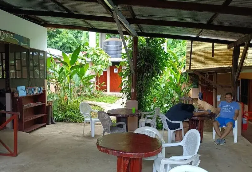 スタンダードトリプルルーム, Jacobin Hostel & Cabins
