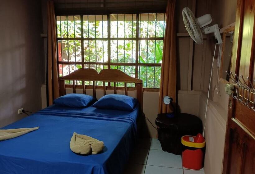 اتاق استاندارد سه نفره, Martinas Place