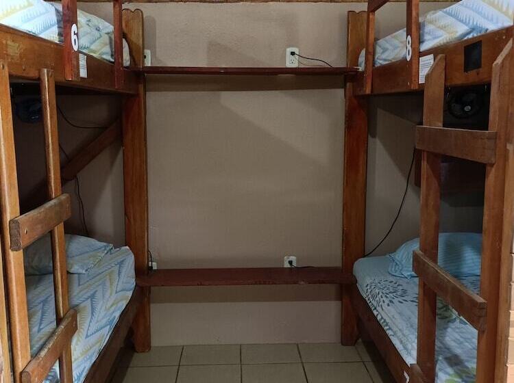 تختخواب در اتاق مشترک, Martinas Place