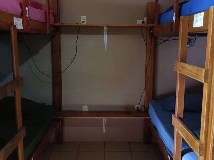 تختخواب در اتاق مشترک, Martinas Place