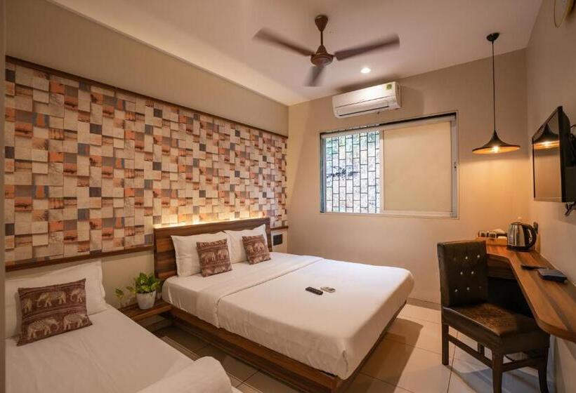 غرفة ديلوكس ثلاثية, Zostel Mumbai