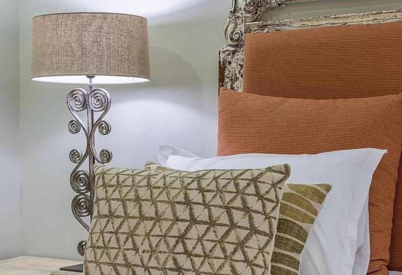 Люкс Deluxe Кровать Кинг, The Almond Tree