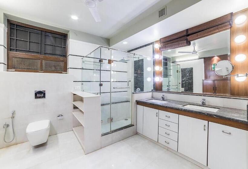 Люкс Deluxe Кровать Кинг, The Almond Tree