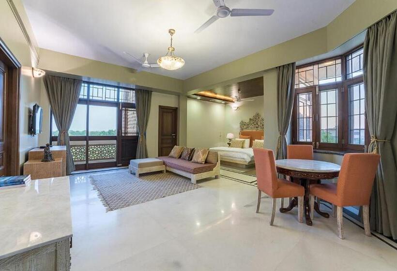 Люкс Deluxe Кровать Кинг, The Almond Tree