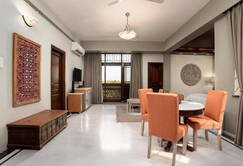 Люкс Deluxe Кровать Кинг, The Almond Tree