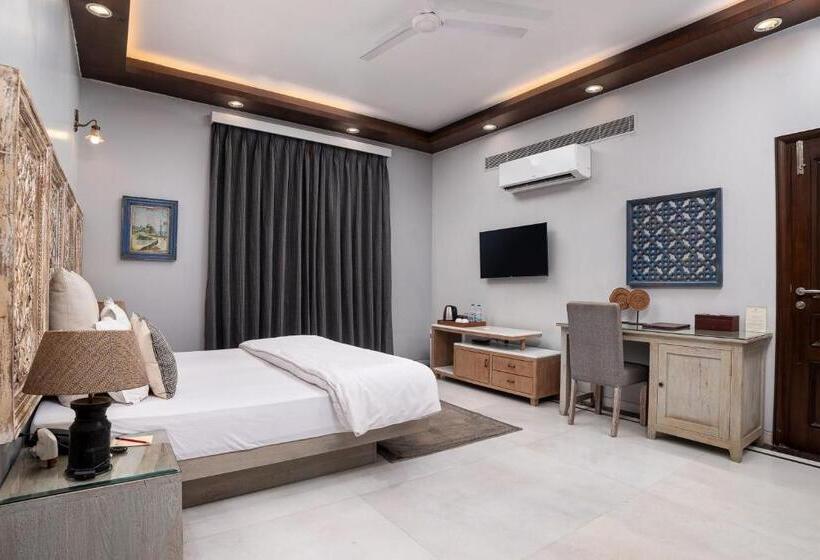 Номер Superior, The Almond Tree