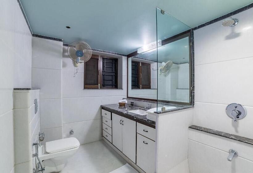 Номер Deluxe, The Almond Tree