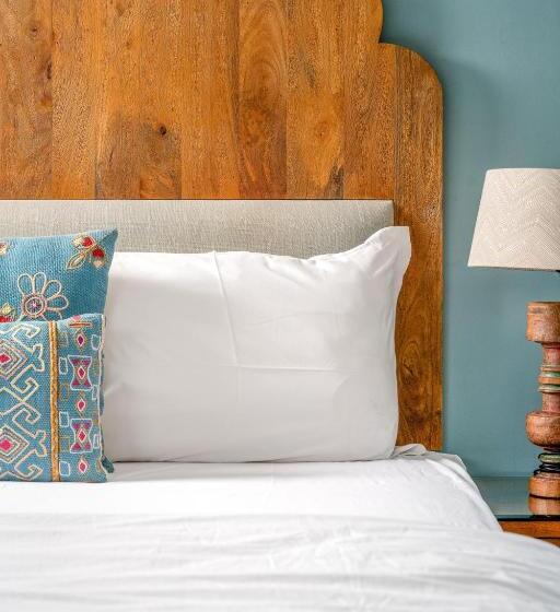 Номер Deluxe, The Almond Tree