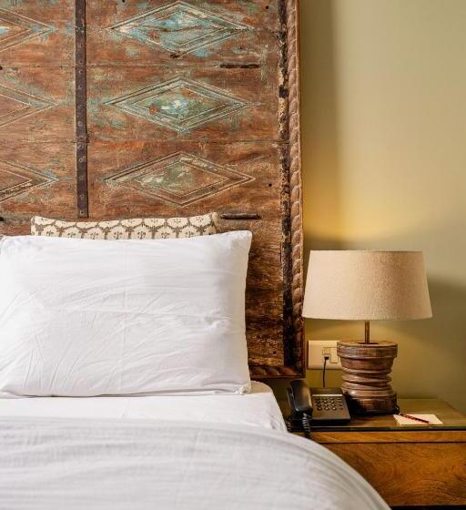 Номер Deluxe Вид на Бассейн, The Almond Tree