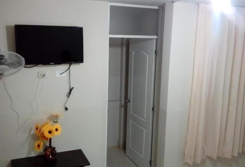 ダブルベッドスタンダードルーム, Hospedaje Residencial Los Fresnos   Miraflores Piura
