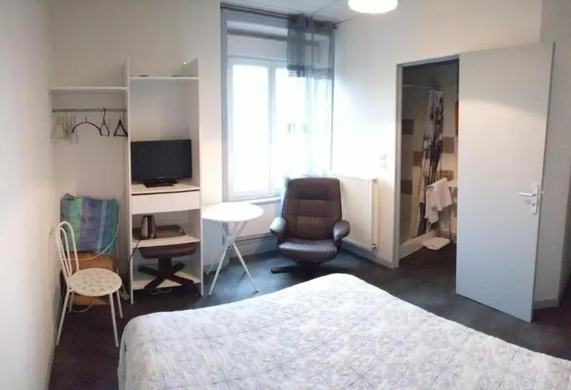 Standard Yhden Hengen Huone, Le Chatiague