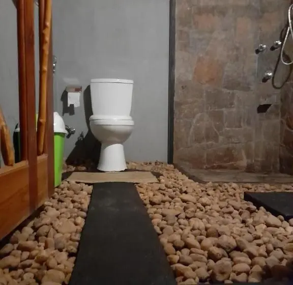 コンフォートルーム, Sandalwood Cottage