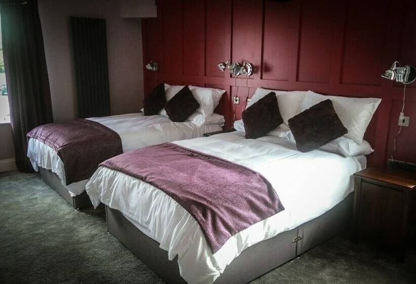 חדר משפחתי, The Little George