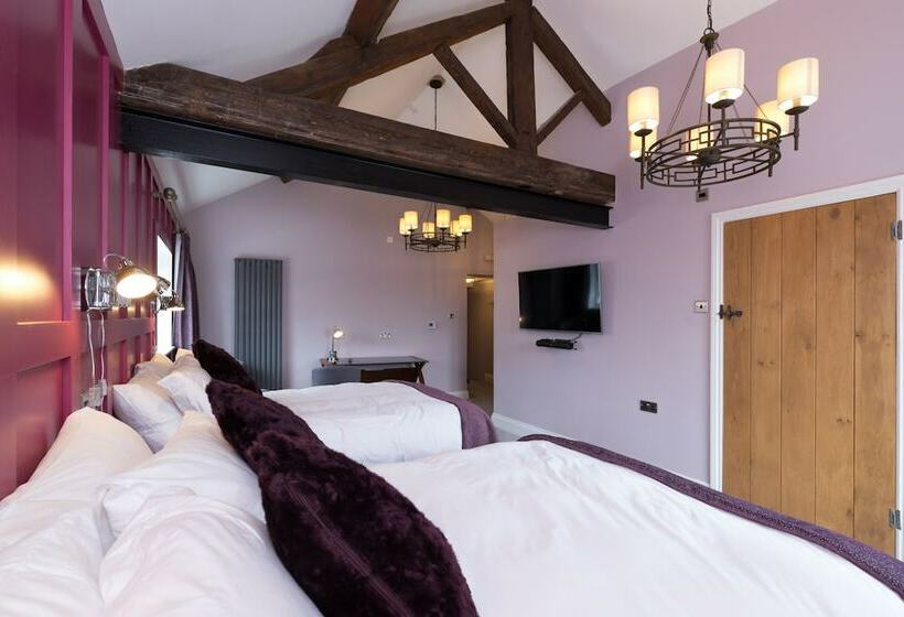 חדר משפחתי, The Little George