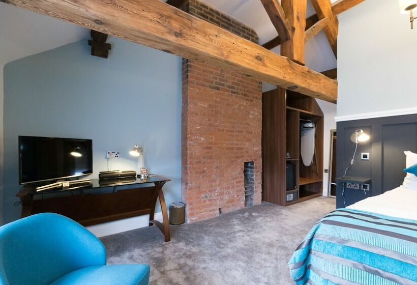 חדר משפחתי, The Little George