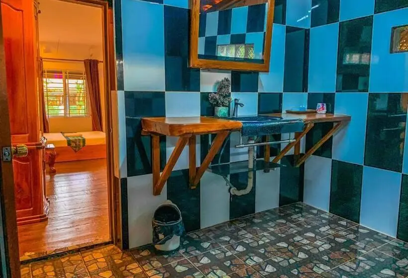 デラックスバンガロー, Greenhouse Retreat