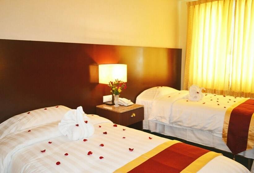 اتاق لوکس, Broadway Yangon