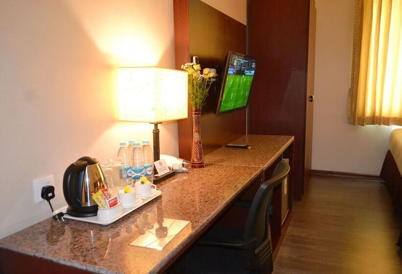 اتاق لوکس, Broadway Yangon