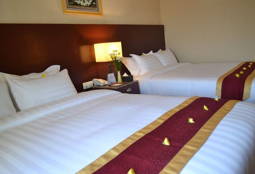 اتاق خانوادگی, Broadway Yangon