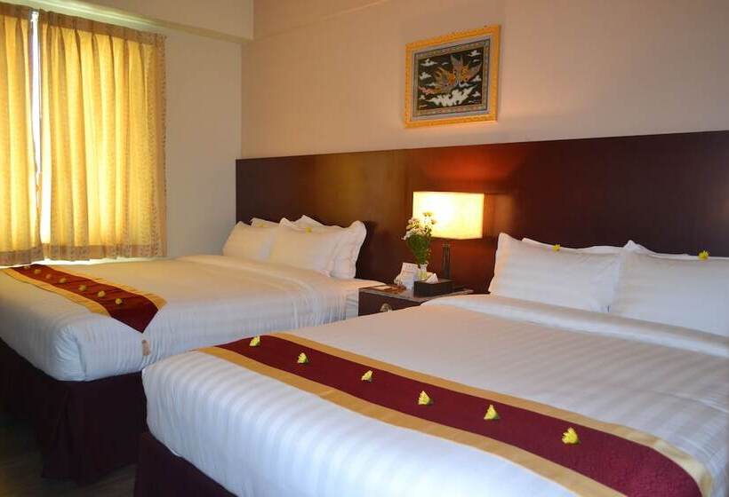 اتاق خانوادگی, Broadway Yangon