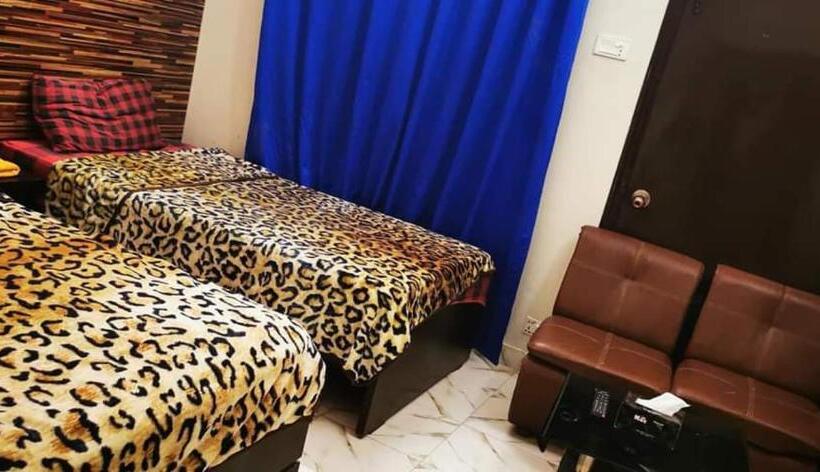 اتاق اکونومی یک تخته, Couples Friendly Guest House Karachi