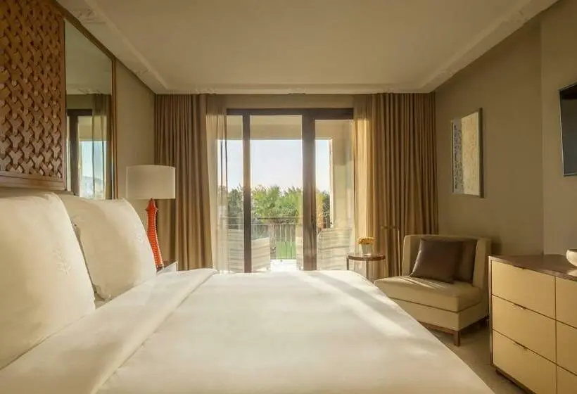 اتاق سوپریور با تخت بزرگ, Four Seasons Hotel Tunis