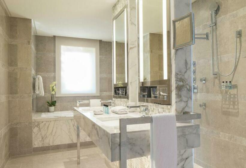 חדר דחוקס עם מיטת קינג, Four Seasons Hotel Tunis