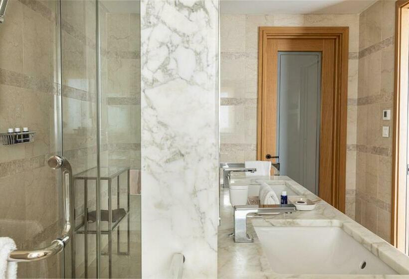 חדר דחוקס עם מיטת קינג, Four Seasons Hotel Tunis